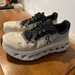 On Cloudtilt Running Shoe Used size 7.5 Womens